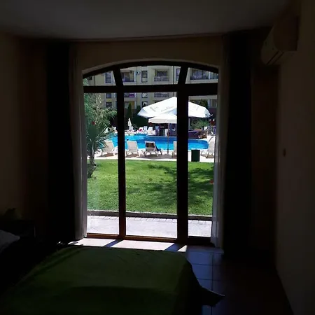 Great Location Апартамент *